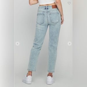 Hidden Denim Bailey - VIntage Distressed Slim Boyfriend Jean